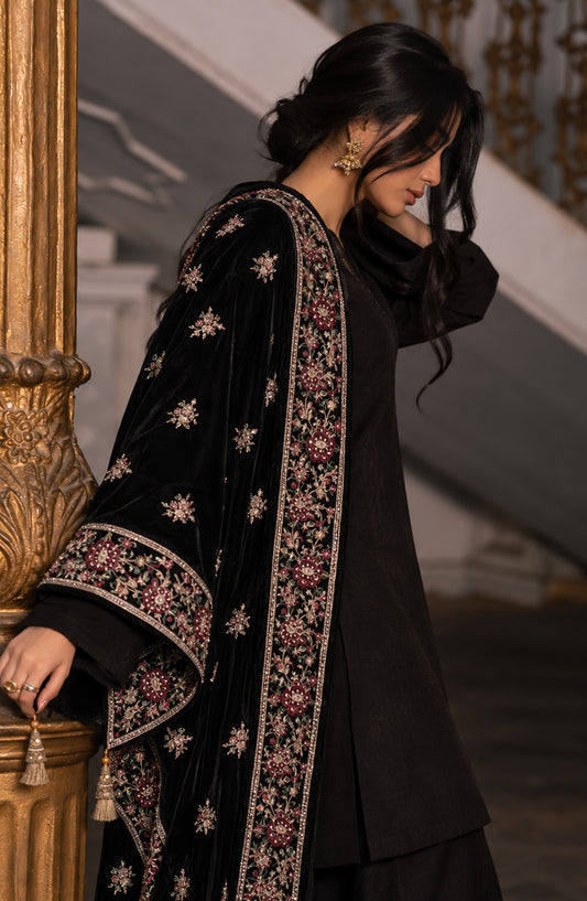 Amna Khadija Mehraab Luxury Embroidered Velvet Shawl - AKM-07 - AM26MHR - Black - Winter Collection