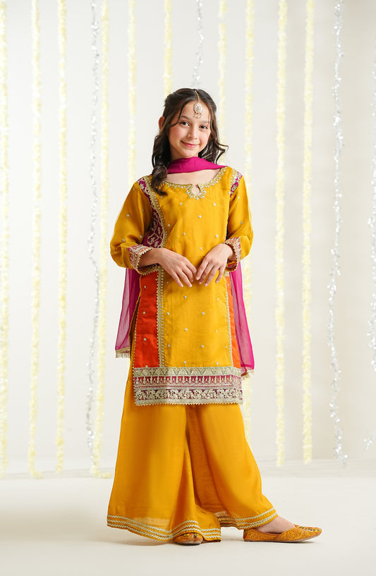 Sunehri by Amna Khadija Embroidered Organza Stitched 3 Piece Suit - SGLF-01 - AM26SGLF - Yellow - Formal Collection
