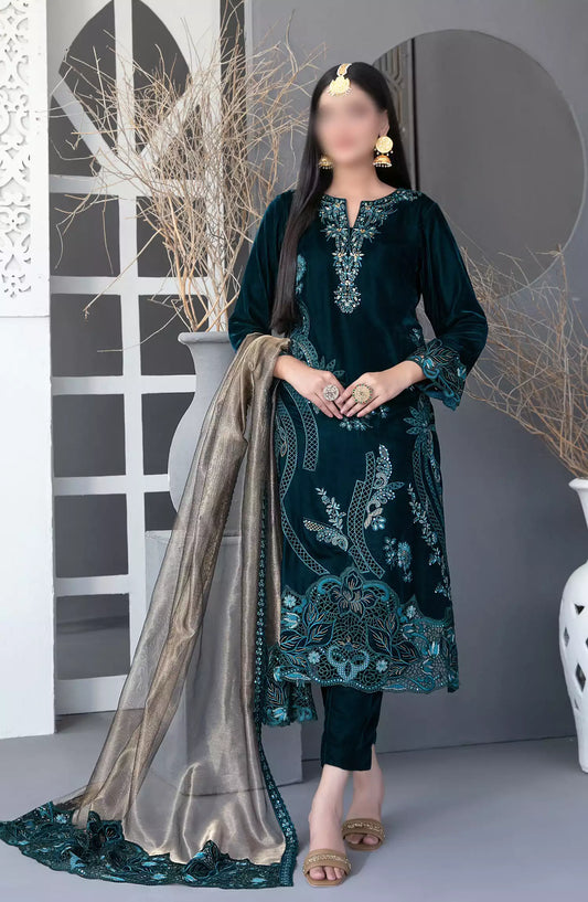 Makhmal-e-Kahani -Fancy Heavy Embroidered Velvet Collection 2024 - D-3968