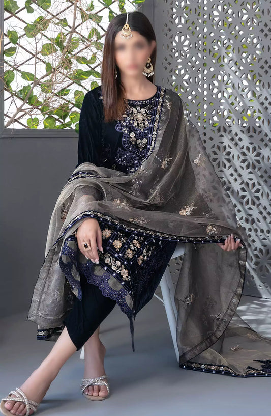 Makhmal-e-Kahani -Fancy Heavy Embroidered Velvet Collection 2024 - D-3972