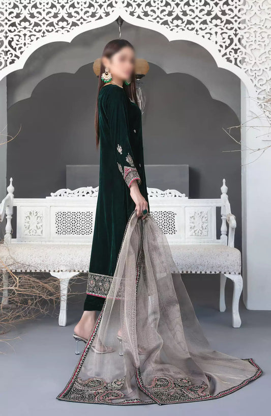 Makhmal-e-Kahani -Fancy Heavy Embroidered Velvet Collection 2024 - D-3973