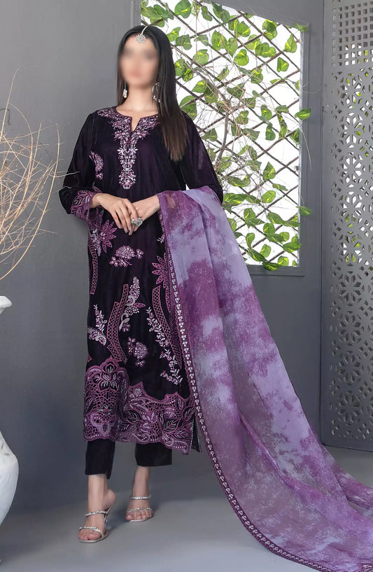 Makhmal-e-Kahani -Fancy Heavy Embroidered Velvet Collection 2024 - D-3974