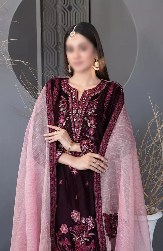 Makhmal-e-Kahani -Fancy Heavy Embroidered Velvet Collection 2024 - D-3975