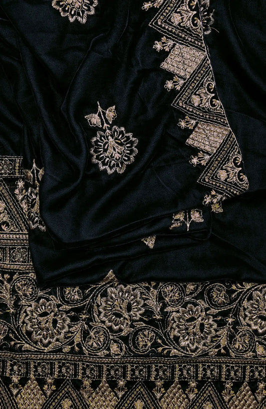 Royal Vibes Embroidered Velvet Shawl Collection by Alkarim - VS 5133 F