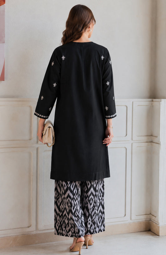 Afsana Basics by Amna Khadija Embroidered Lawn Stitched 2 Piece Co-ord Set - AKAB-01 - AM26FSNA - Black - Summer Collection