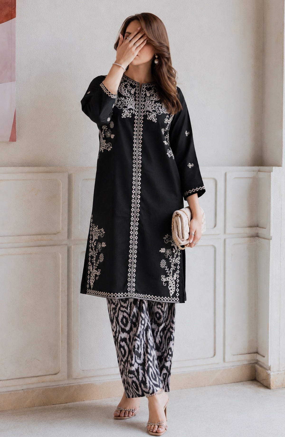 Afsana Basics by Amna Khadija Embroidered Lawn Stitched 2 Piece Co-ord Set - AKAB-01 - AM26FSNA - Black - Summer Collection