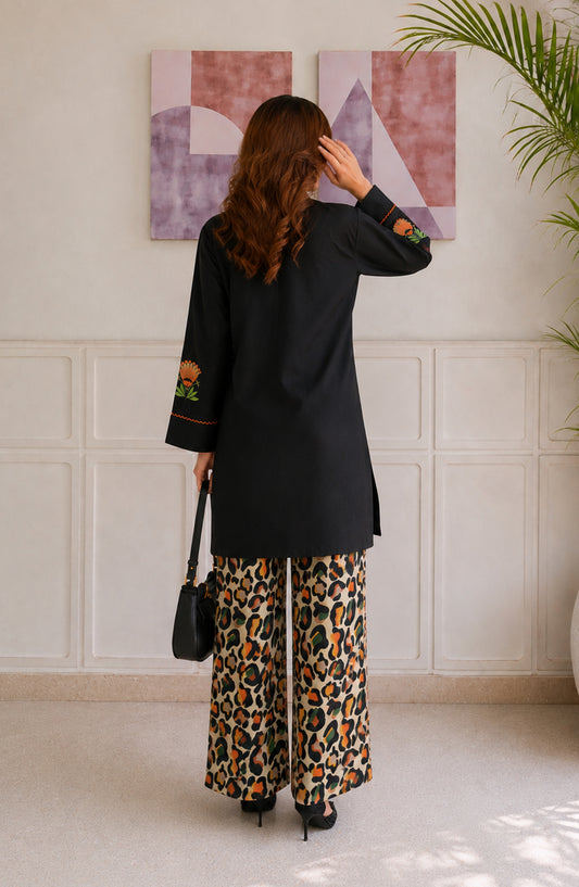 Afsana Basics by Amna Khadija Embroidered Lawn Stitched 2 Piece Co-ord Set - AKAB-05 - AM26FSNA - Black - Summer Collection