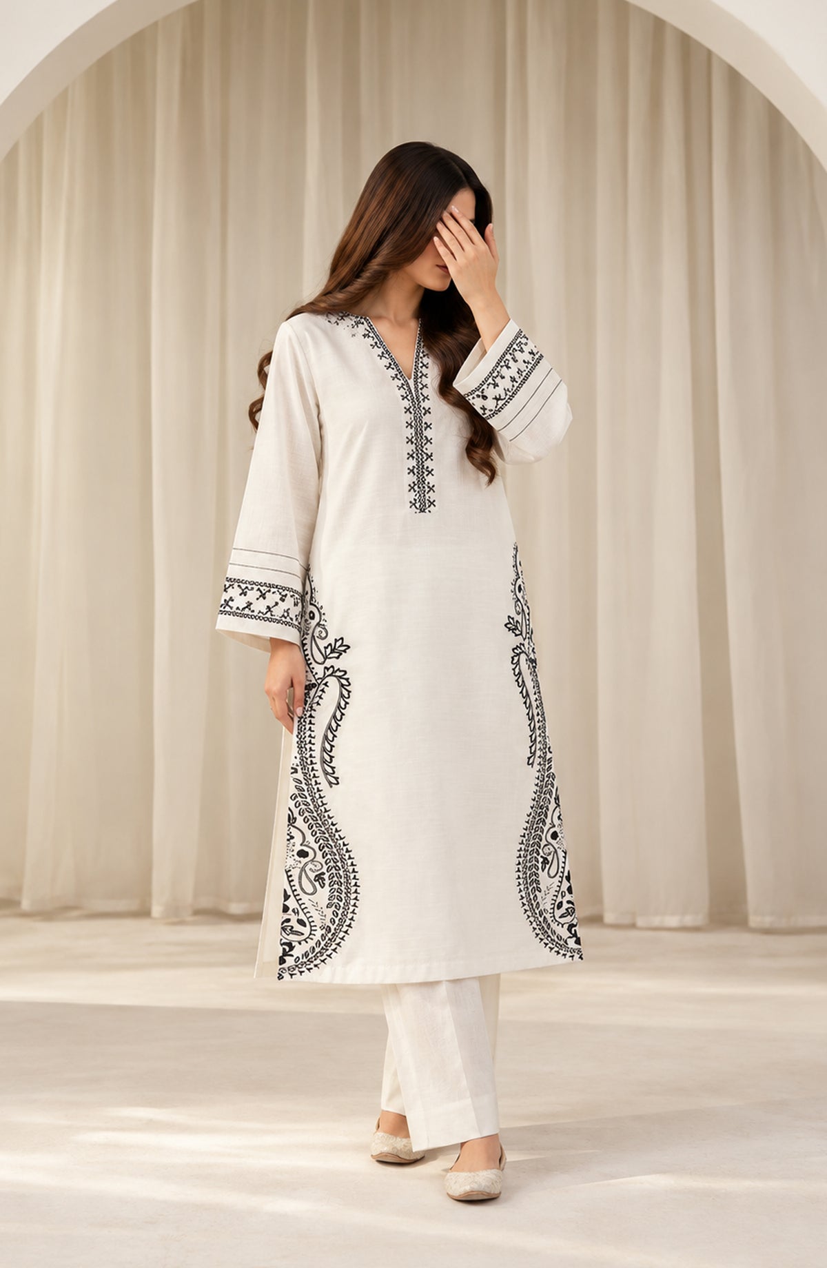 Amaya by Amna Khadija Embroidered Khaddar Stitched 2 Piece Co-ord Set - AKAW-05 - AM26AYA - White - Winter Collection