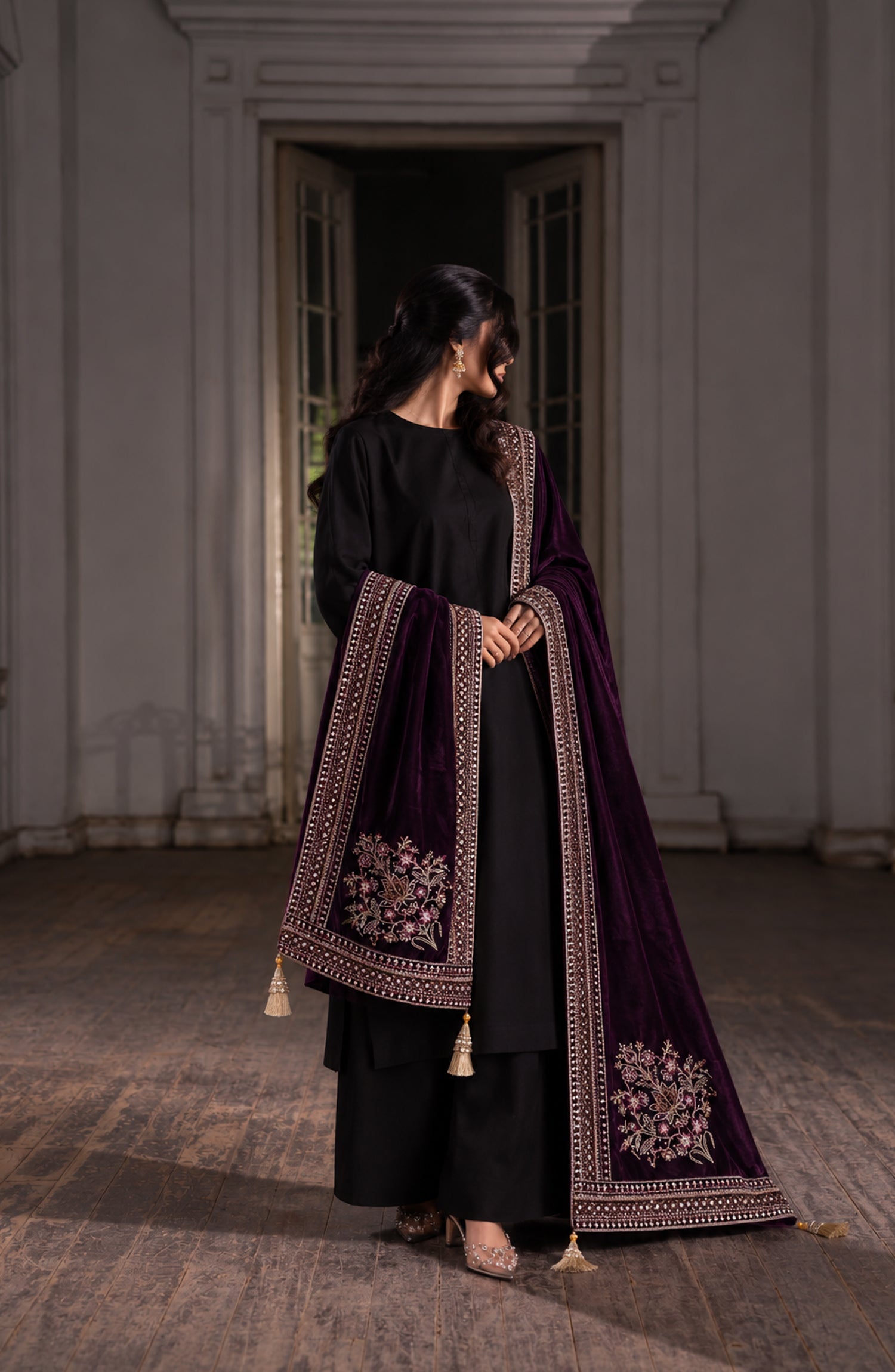 Amna Khadija Mehraab Luxury Embroidered Velvet Shawl - AKM-04 - AM26MHR - Purple - Winter Collection