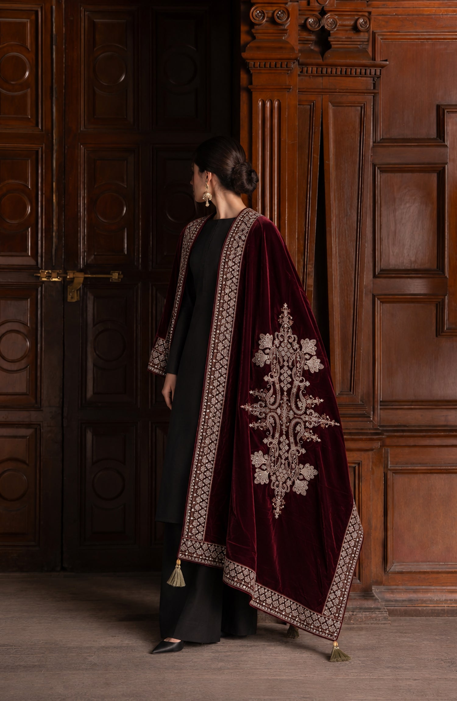 Amna Khadija Mehraab Luxury Embroidered Velvet Shawl - AKM-05 - AM26MHR - Maroon - Winter Collection
