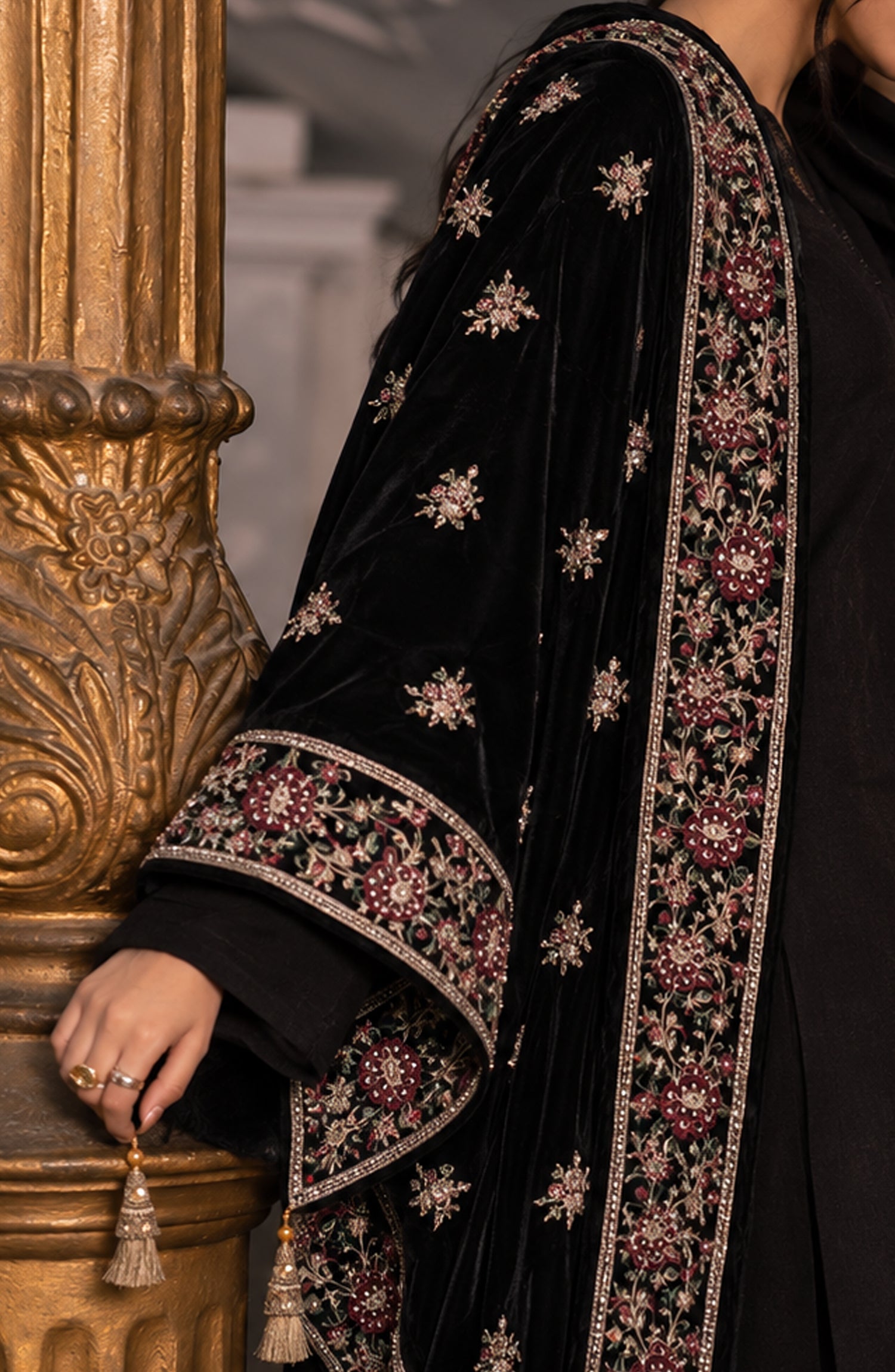 Amna Khadija Mehraab Luxury Embroidered Velvet Shawl - AKM-07 - AM26MHR - Black - Winter Collection