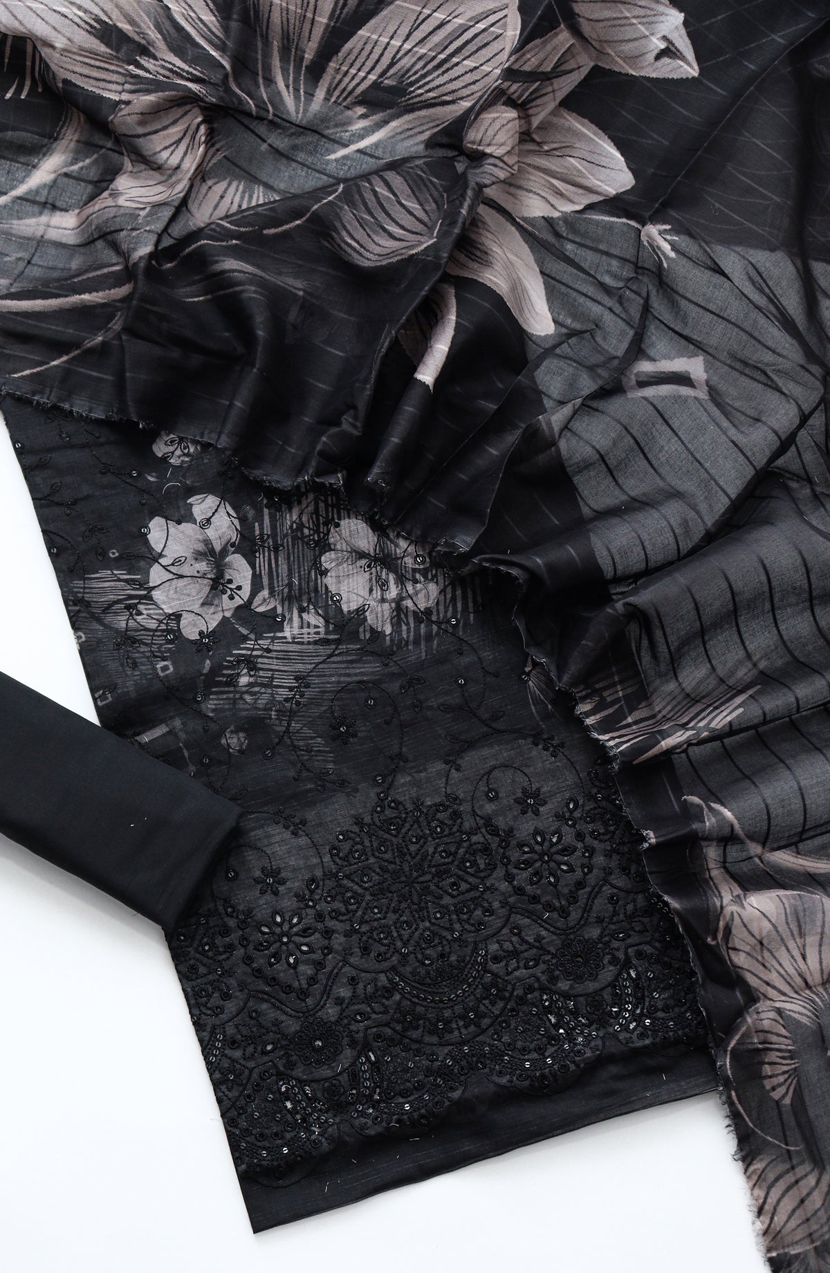Amna Khadija Fancy Embroidered Lawn Unstitched 3 Piece Suit - DRC-02 - AM26FNC - Black - Summer Collection
