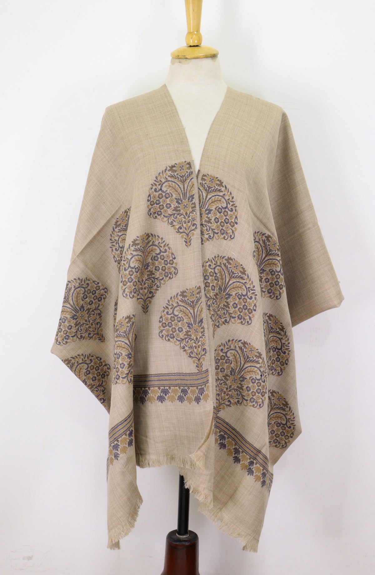 Amna Khadija Premium Wool Shawl - D-05 - 9601490 - AM25SHWL - Grey - Winter Collection