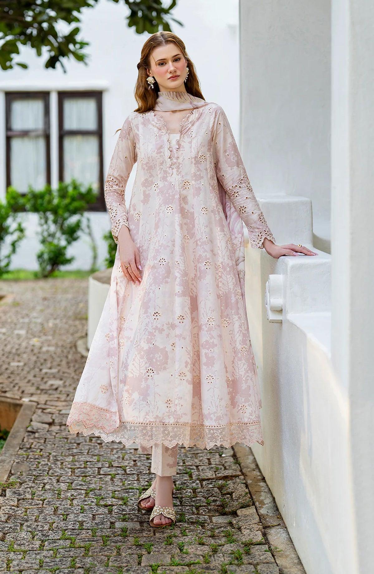 Iznik Exclusive Embroidered Lawn Unstitched 3 Piece Suit - UE-526 - IZN26EL - Tea Pink - Summer Collection