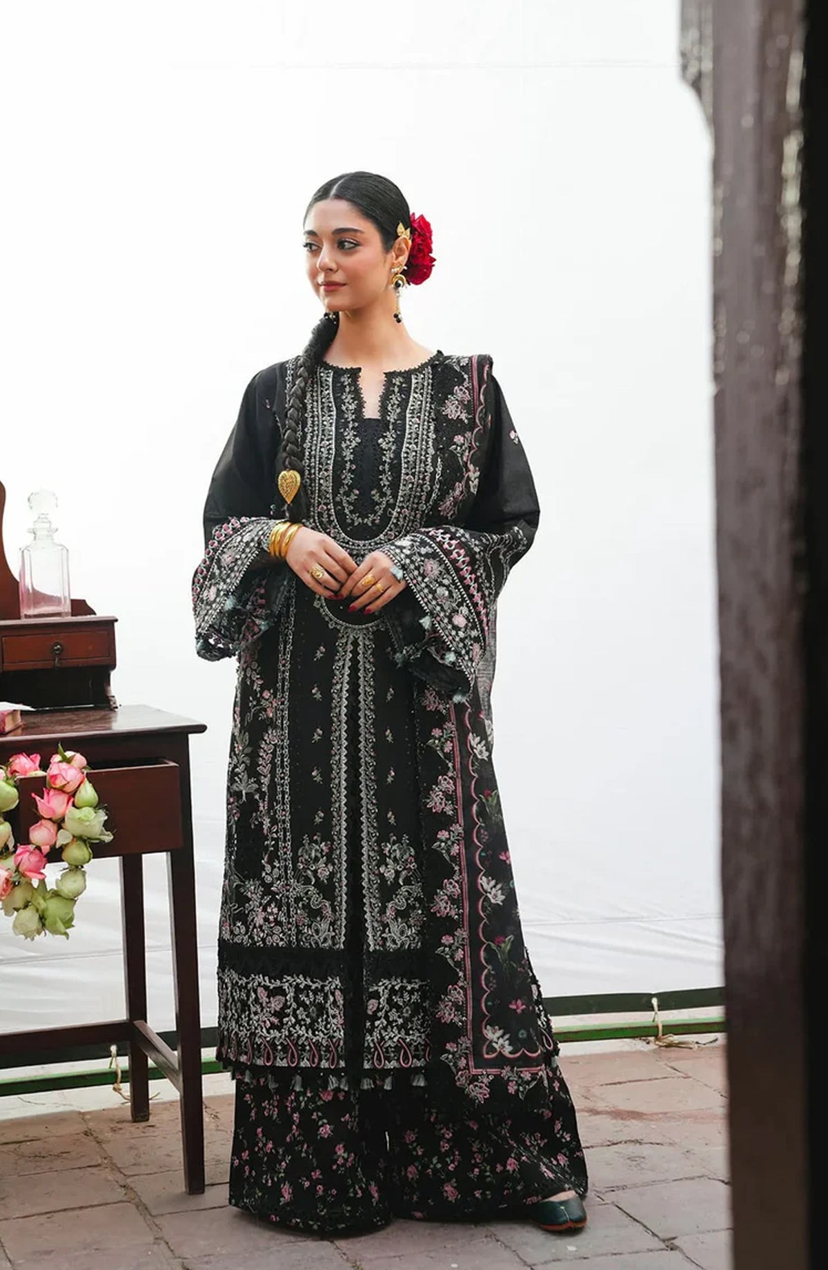 Kahf Ek Fasana Luxury Embroidered Lawn Unstitched 3 Piece Suit - 3B -Siyaara - KHP26FS - Black - Festive Collection