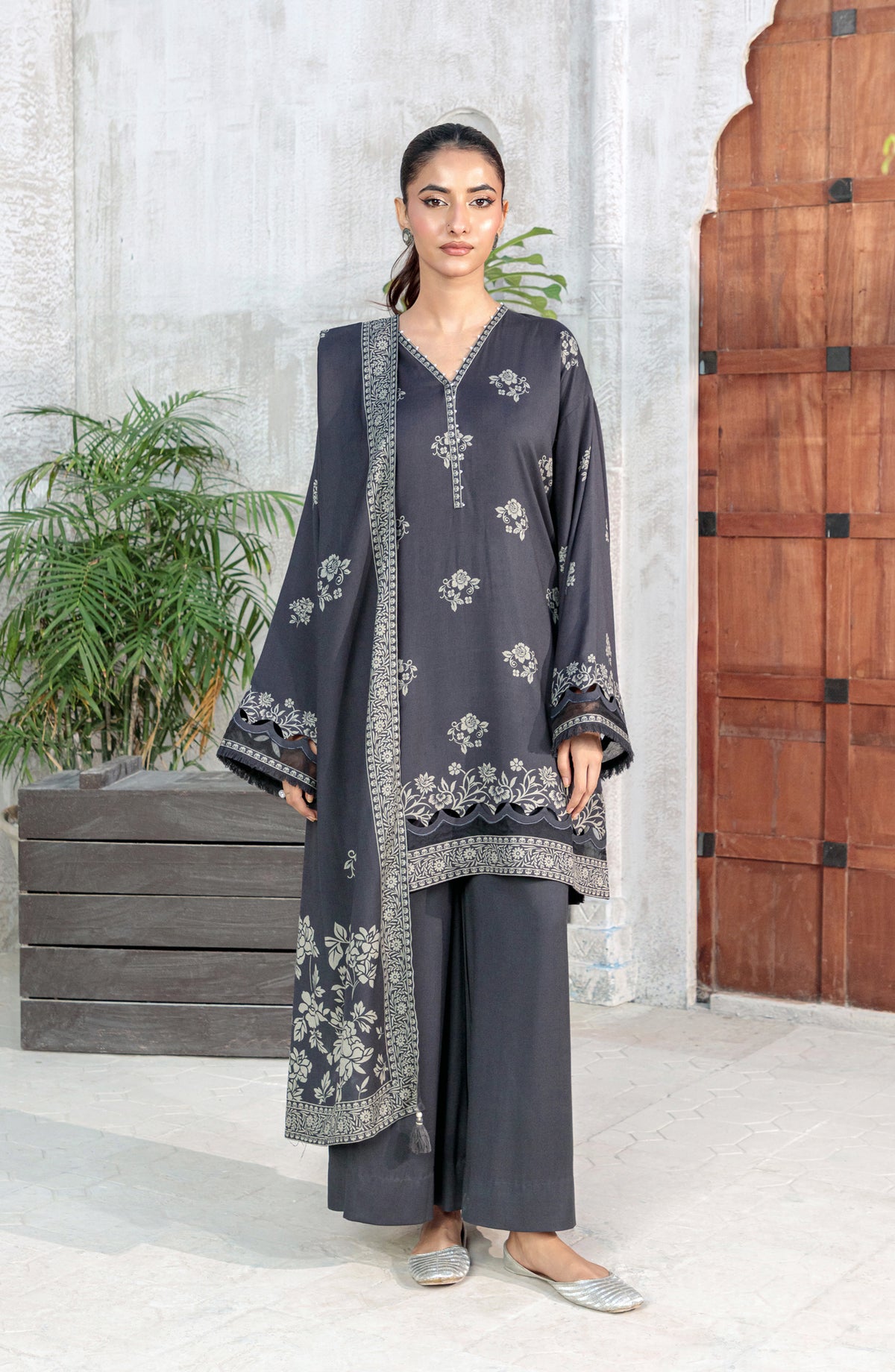 Lakhany Printed Pashmina Unstitched 3 Piece Suit - 0335-B - LKN25PSH - Grey - Winter Collection