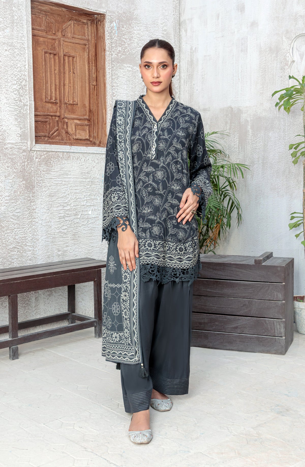 Lakhany Printed Pashmina Unstitched 3 Piece Suit - 0511-C - LKN25PSH - Grey - Winter Collection