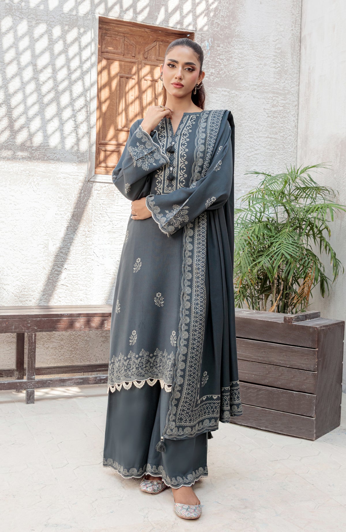Lakhany Printed Pashmina Unstitched 3 Piece Suit - 0082-B - LKN25PSH - Grey - Winter Collection
