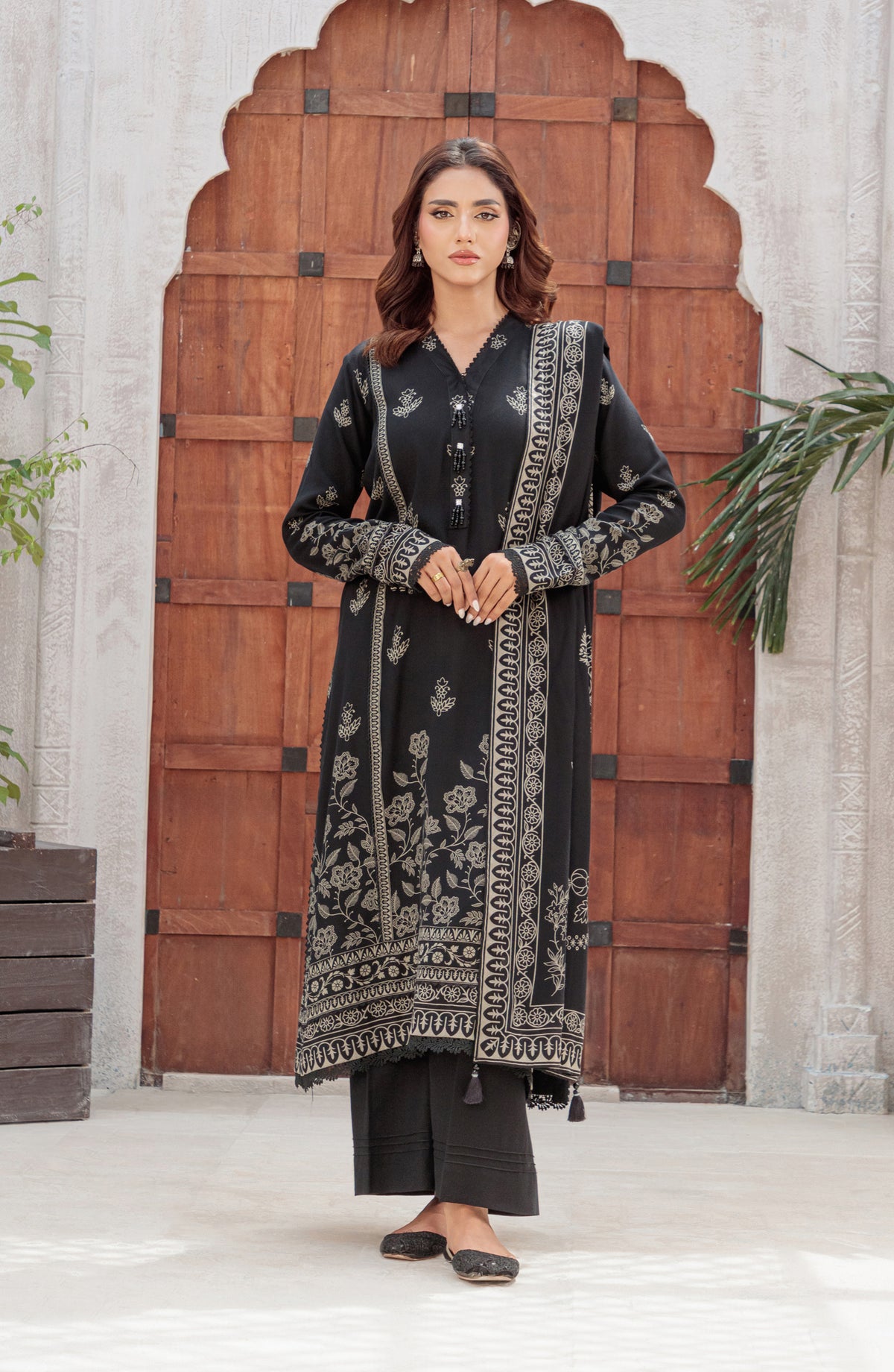 Lakhany Printed Pashmina Unstitched 3 Piece Suit - 0035-C - LKN25PSH - Black - Winter Collection
