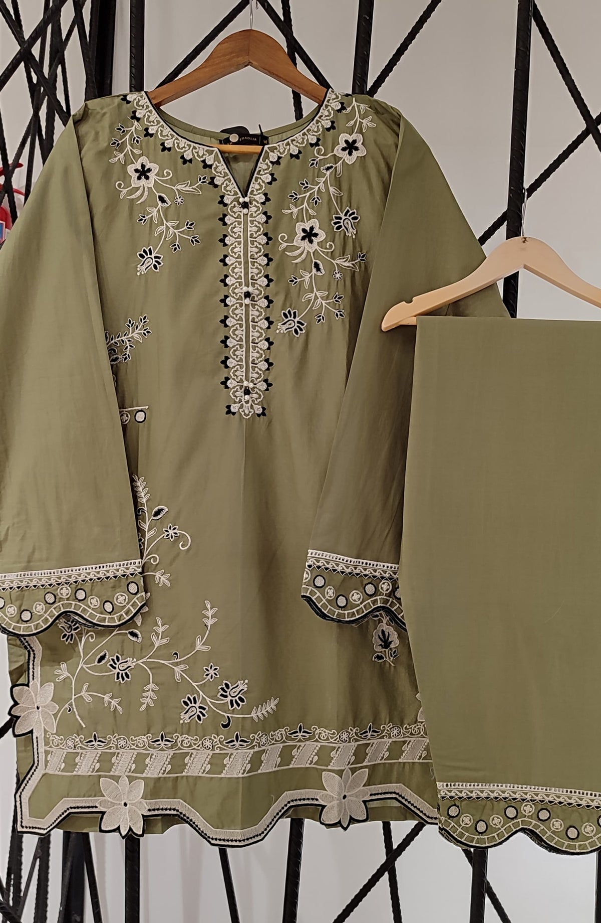 Nush Aira by Amna Khadija Embroidered Cotton Stitched 2 Piece Co-ord Set - AKTW-02 - AM26TWN - Green - Summer Collection