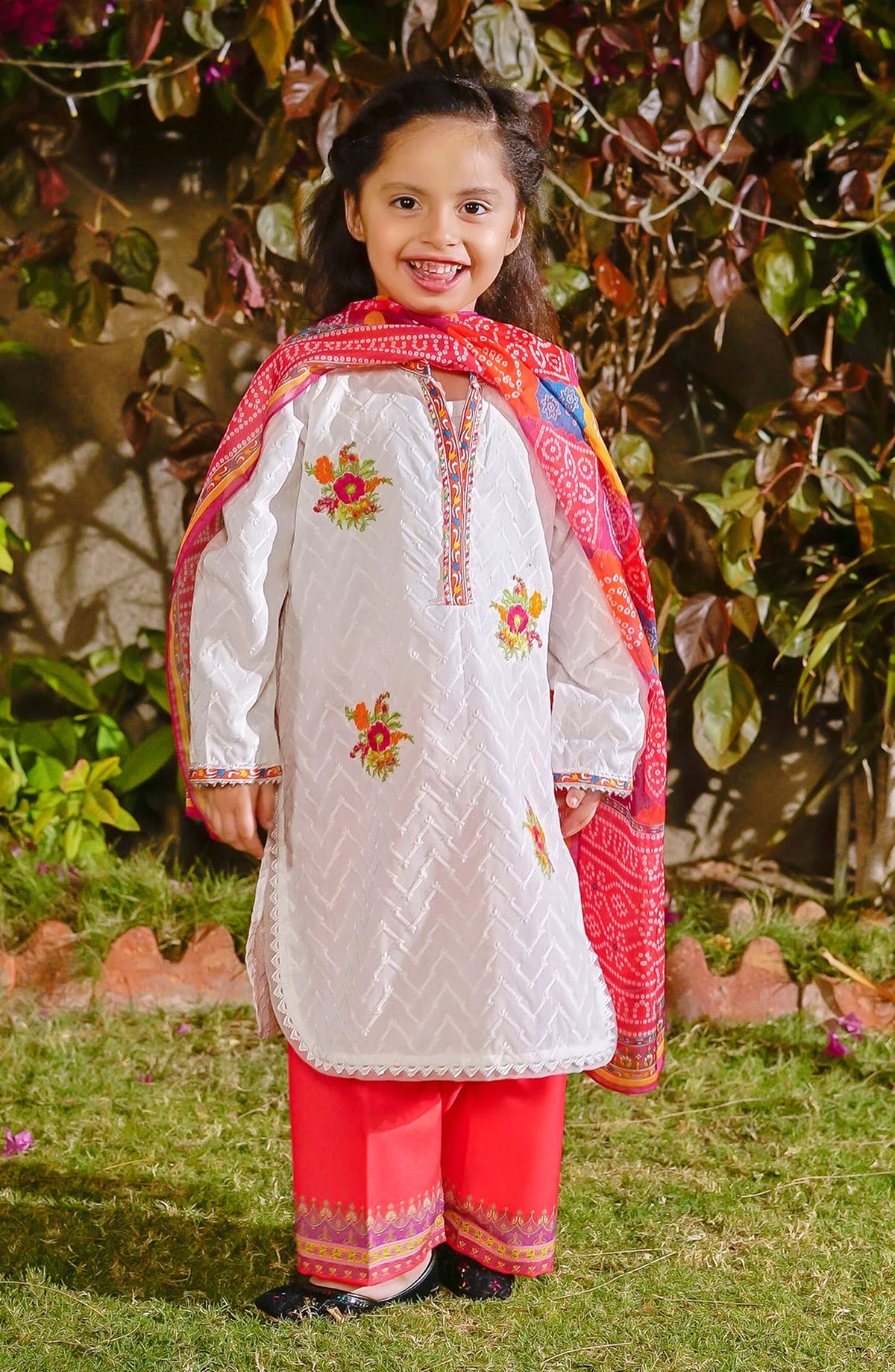 Chikankari Embroidered 3 Pc Suit OCH26ES MCK-05 White