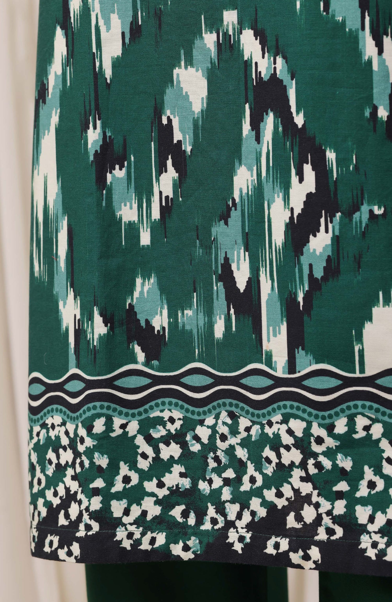 Sadabahar Printed Khaddar Stitched 3 Piece Suit - D-01 - SBD26KFV - Green - Winter Collection
