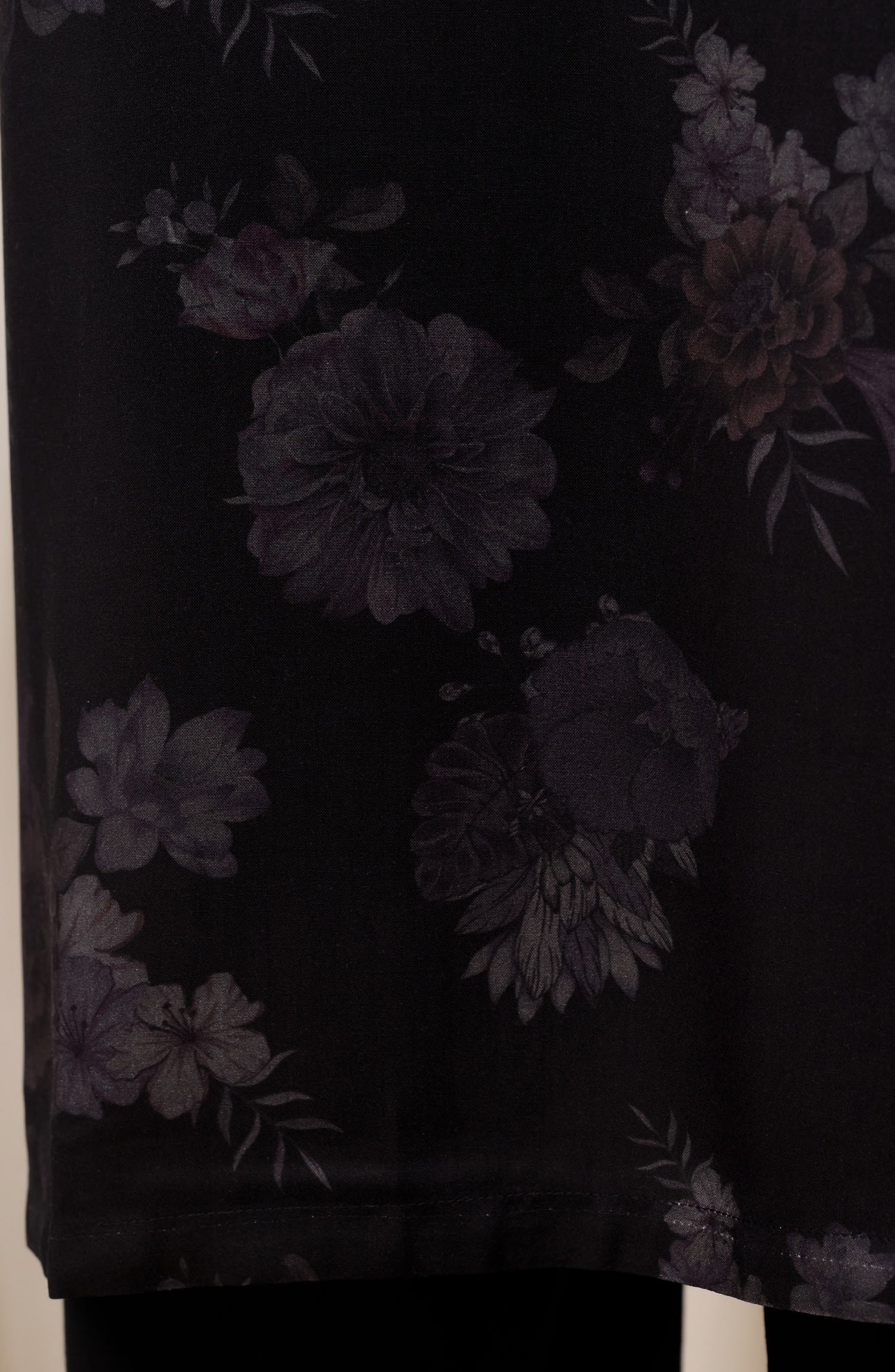 Sadabahar Printed Linen Stitched 3 Piece Suit - D-05 - SBD26NEN - Black - Winter Collection