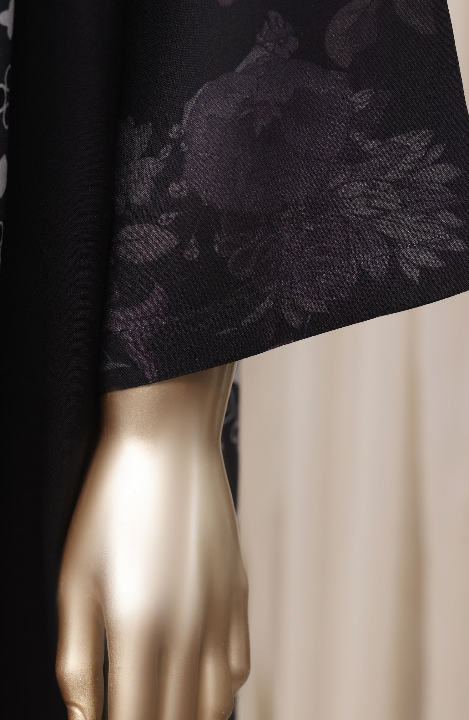 Sadabahar Printed Linen Stitched 3 Piece Suit - D-05 - SBD26NEN - Black - Winter Collection