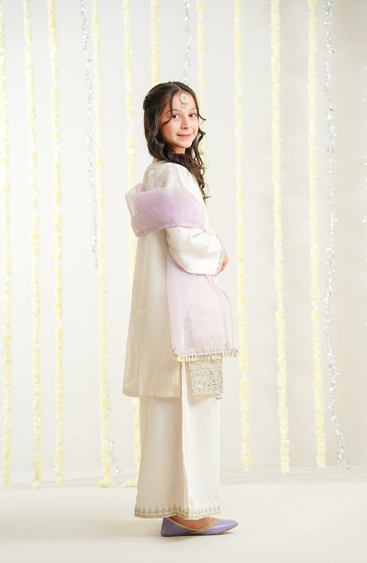 Sunehri by Amna Khadija Embroidered Organza Stitched 3 Piece Suit - SGLF-02 - AM26SGLF - White - Formal Collection