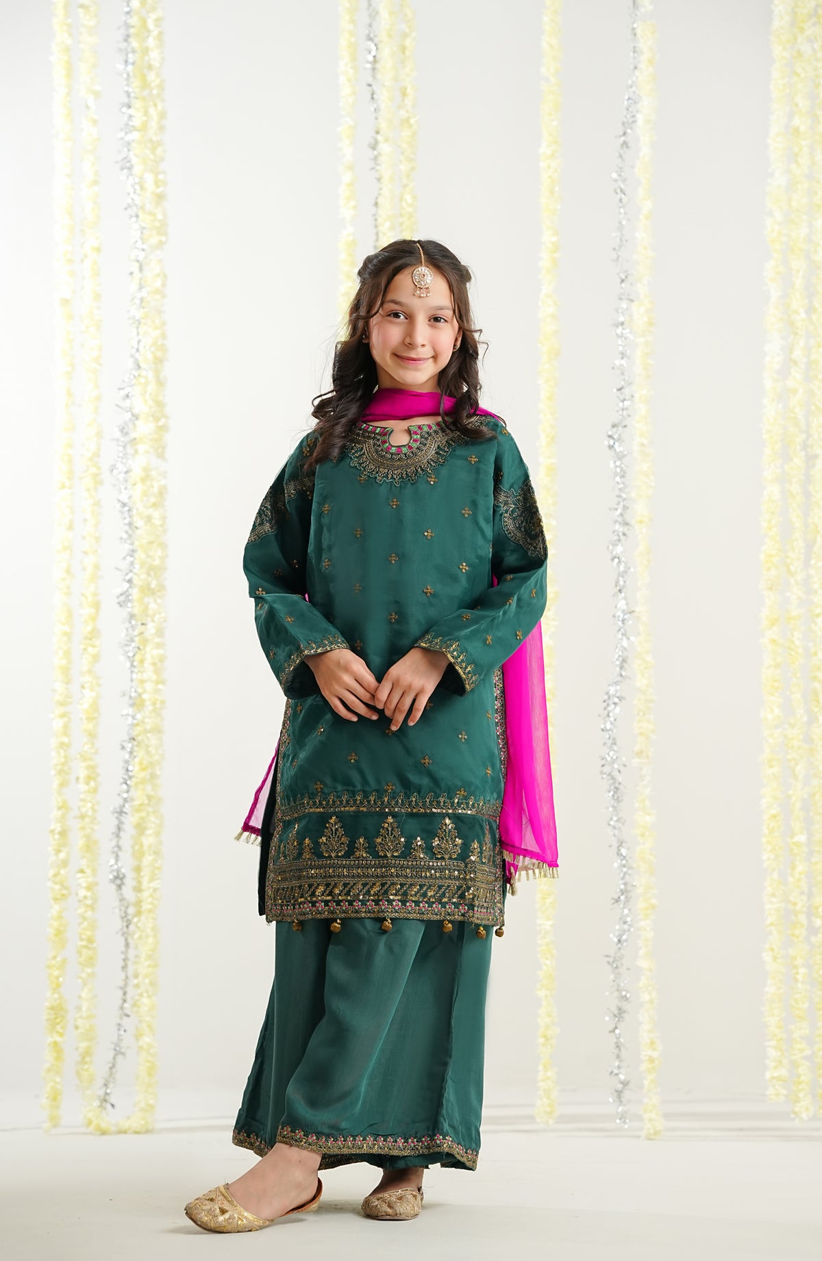 Sunehri by Amna Khadija Embroidered Organza Stitched 3 Piece Suit - SGLF-05 - AM26SGLF - Green - Formal Collection