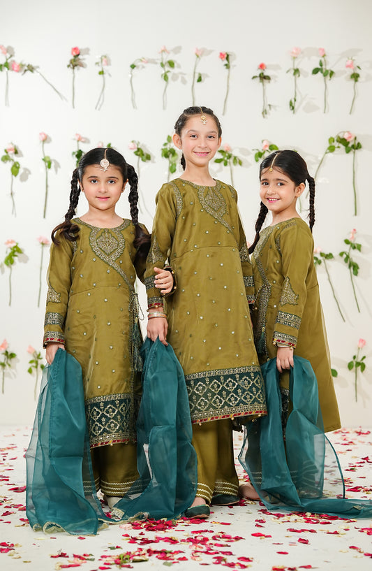 Sunehri by Amna Khadija Embroidered Organza Stitched 3 Piece Suit - SGLF-11 - AM26NHRI - Green - Girls Festive Collection