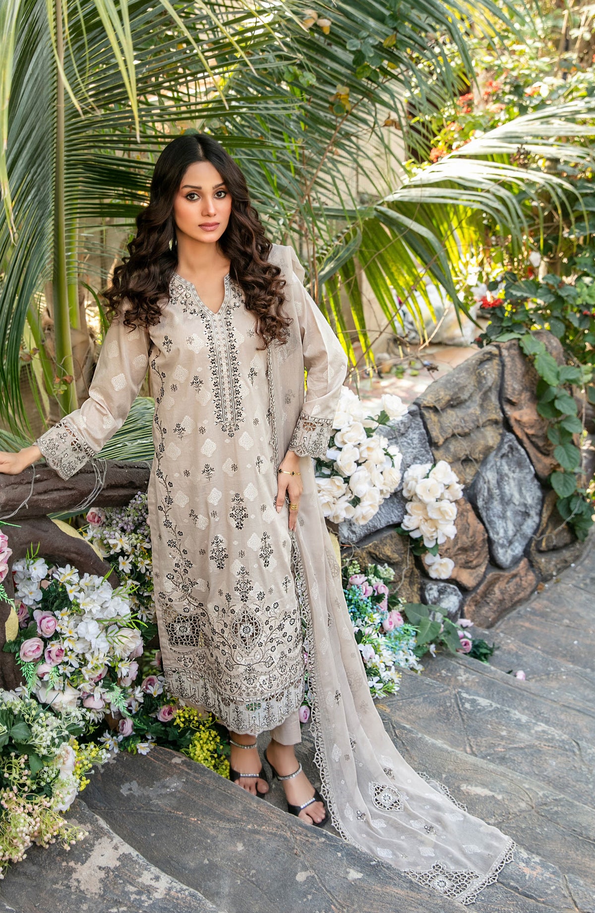 Zindagi by Tawakkal Fabrics Embroidered Lawn Unstitched 3 Piece Suit - D-2653 - TF26ZND - Grey - Summer Collection