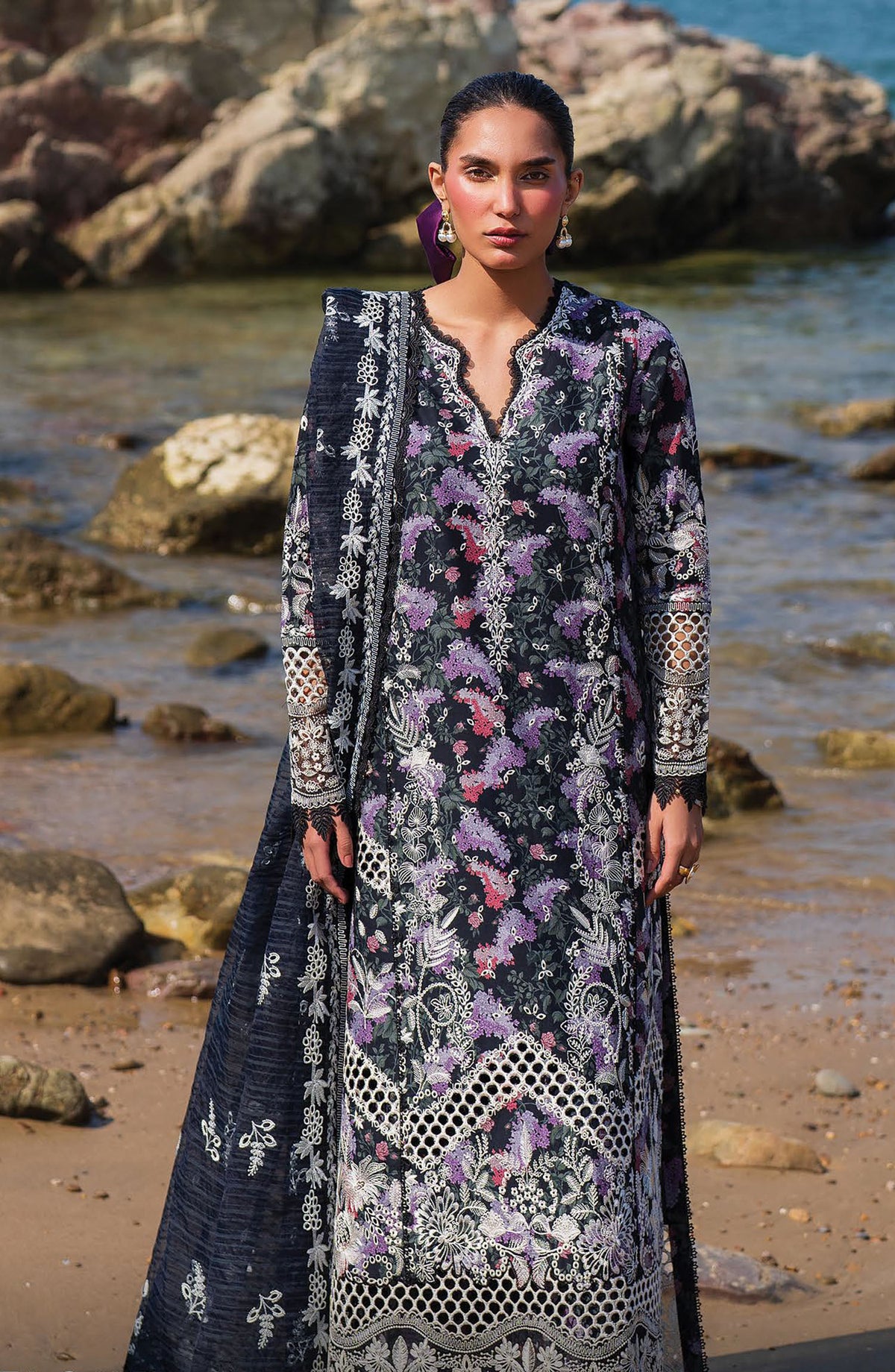 Afrozeh Embroidered Lawn Unstitched 3 Piece Suit - AL-25-V6-01 Velour - AF25ESUL - Black - Summer Collection