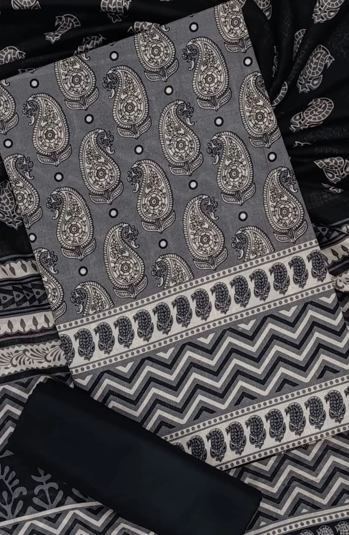 Black And White 3 Piece Printed Lawn Collection 2024 - BNW 05