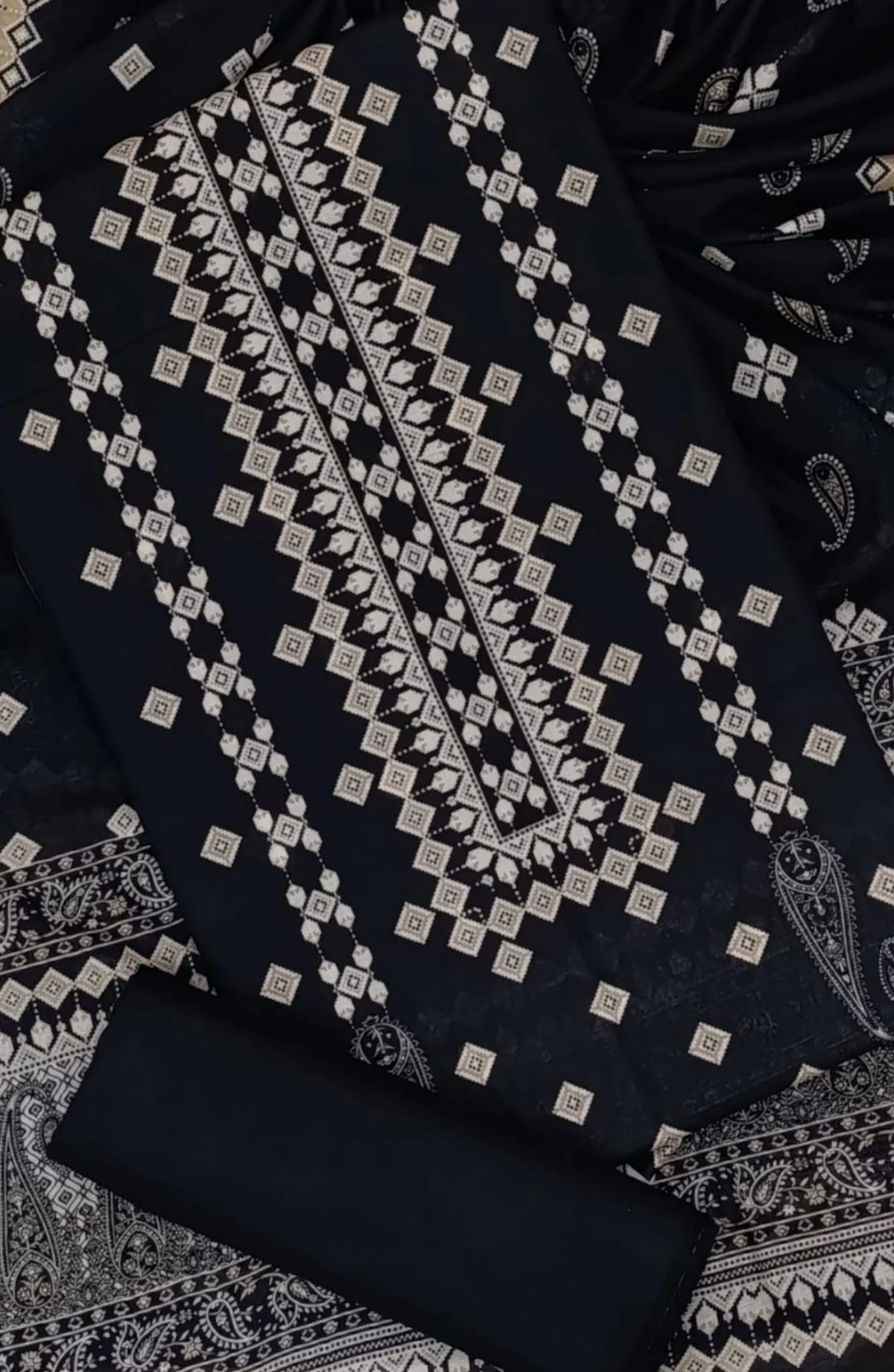 Black And White 3 Piece Printed Lawn Collection 2024 - BNW 06