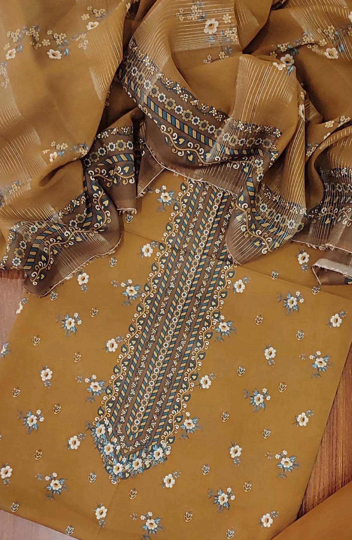 PREMIUM UNSTITCH PRINTED LAWN 3PEC WITH TILLA  DUPATTA COLLECTION - D 03