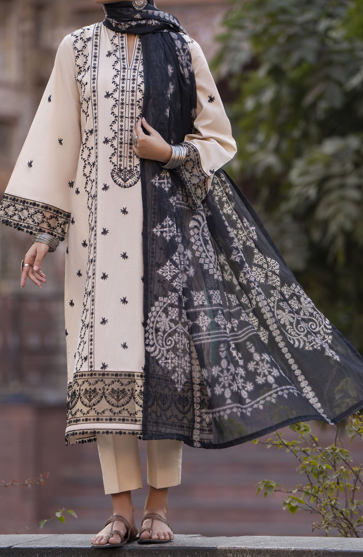 Bazaar by Casual Lite Embroidered Lawn Stitched 3 Piece Suit - D-04 - CL25BSV2 - Off White - Summer Collection