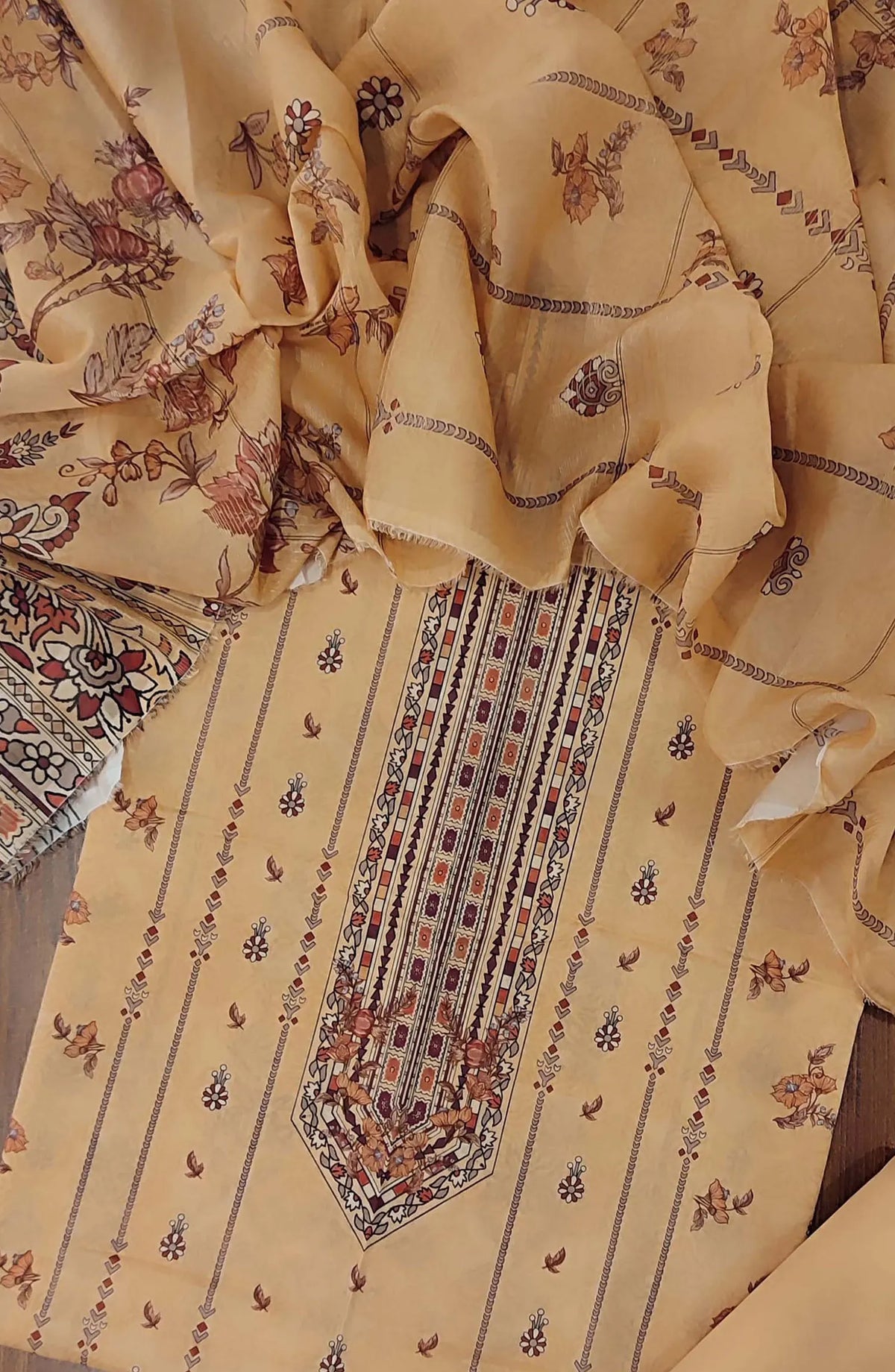 PREMIUM UNSTITCH PRINTED LAWN 3PEC WITH TILLA  DUPATTA COLLECTION - D 05