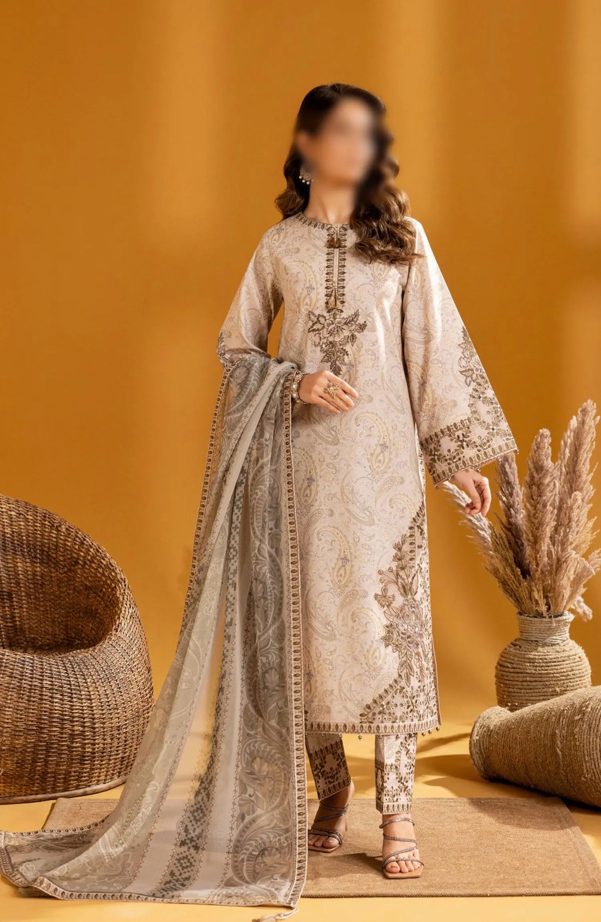 Alizeh Maahi Embroidered Print Lawn Collection 2024 - D 09 HIRA