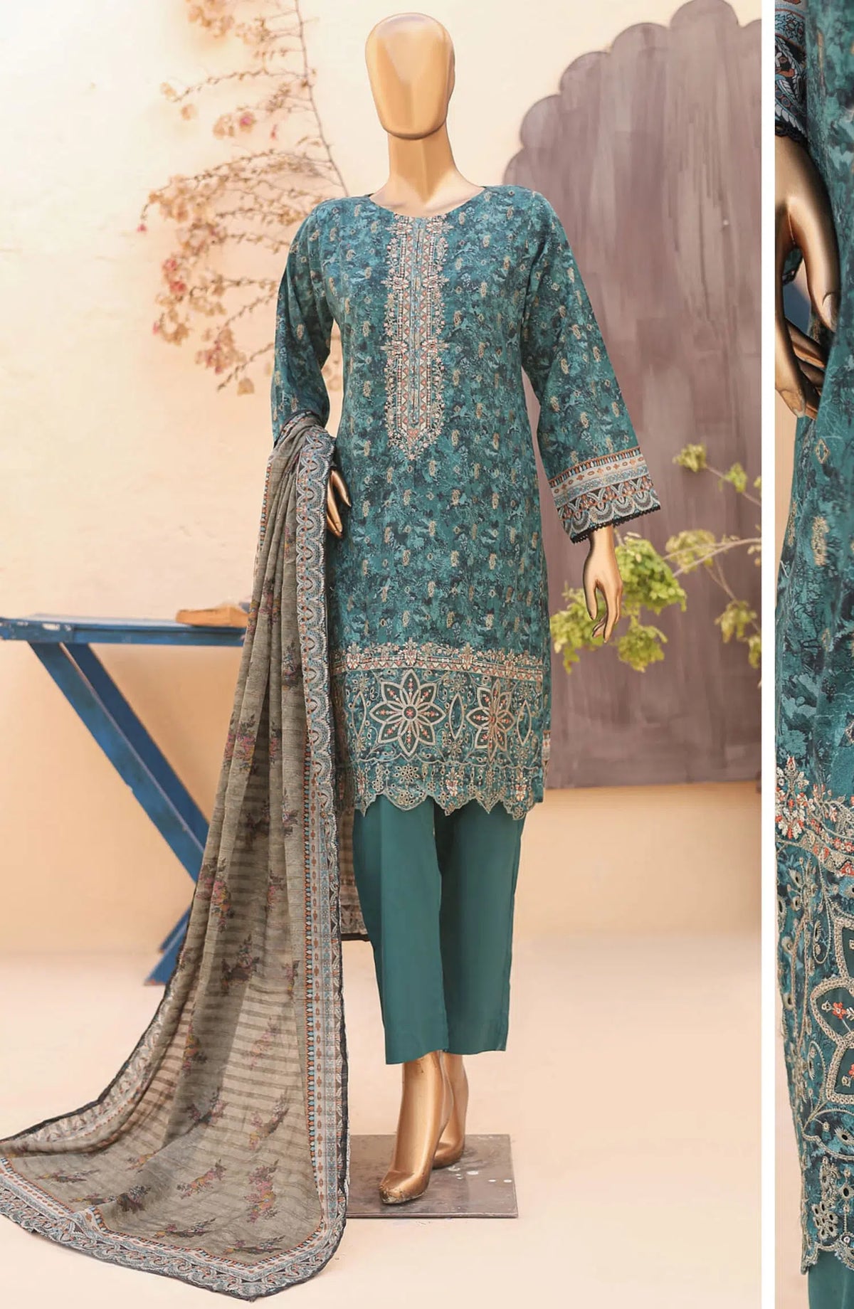Riwayat Premium Embroidered Lawn Vol 11 - D  1005