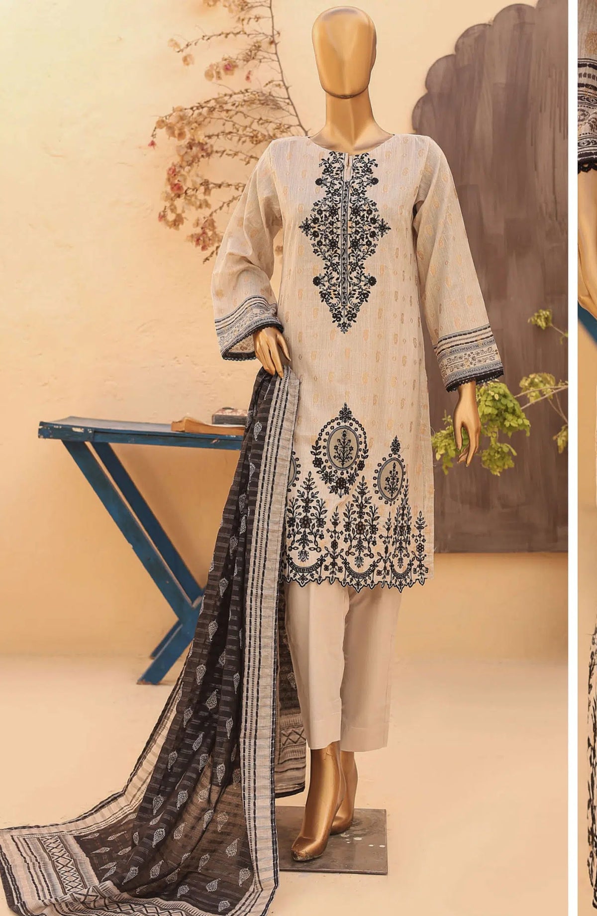 Riwayat Premium Embroidered Lawn Vol 11 - D  1009