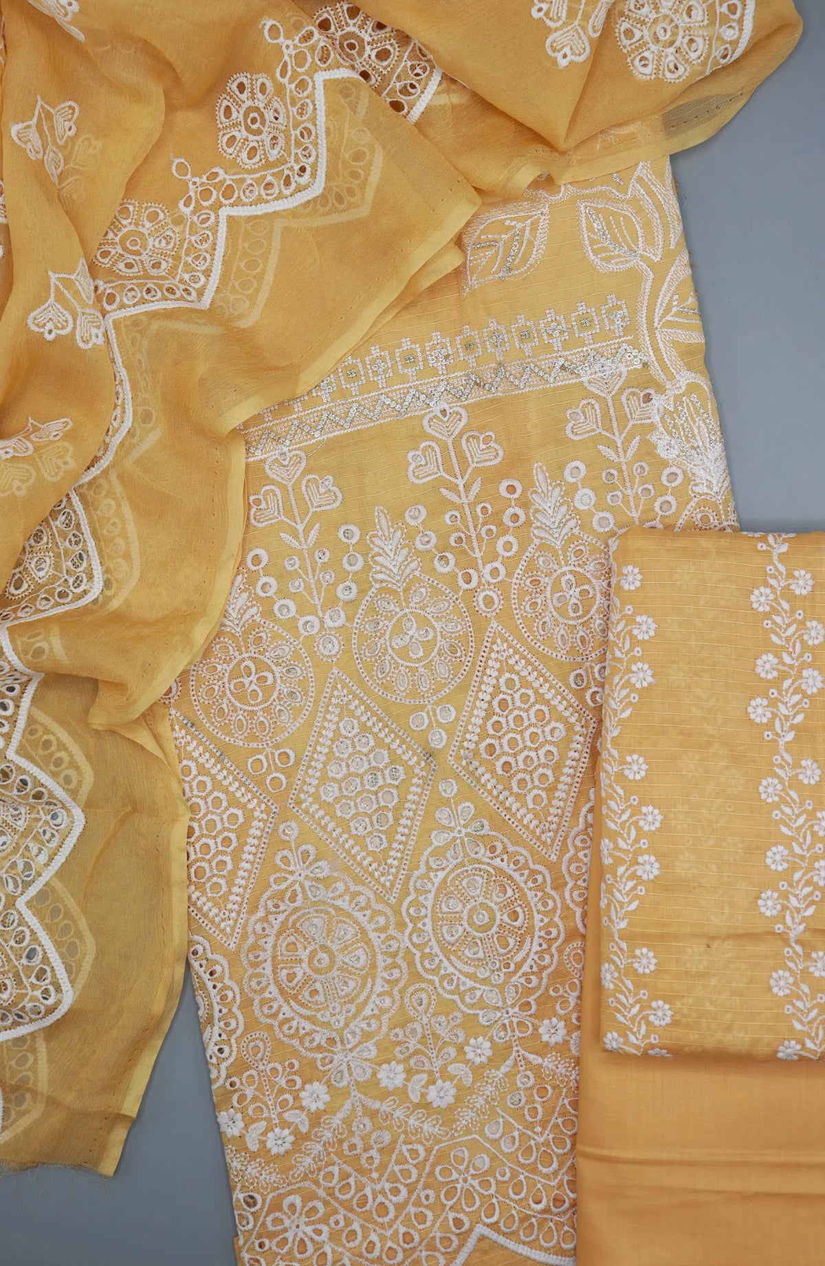 Kaavish Unstitched Luxury Embroidered Lawn With Chiffon Dupatta Collection 2024 - Design 01