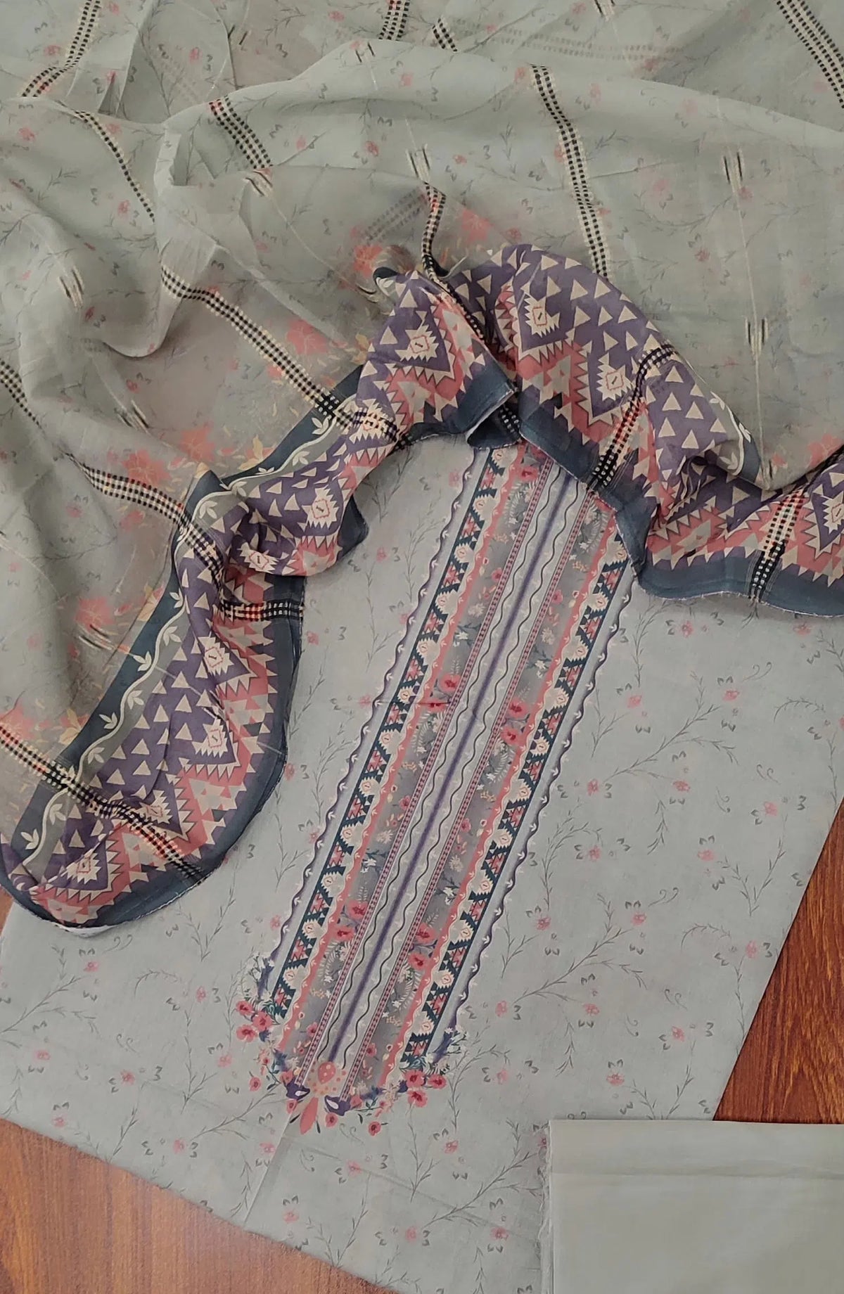 Classic Printed Lawn 3 Pcs Collection with Tilla Dupatta - Design 01