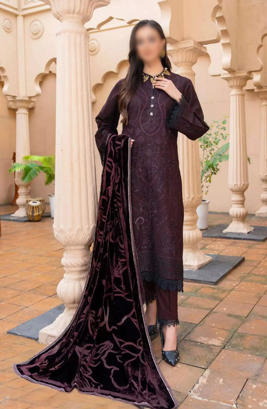 Queen Winter Palachi Shawl Embroidered Collection - Design 01