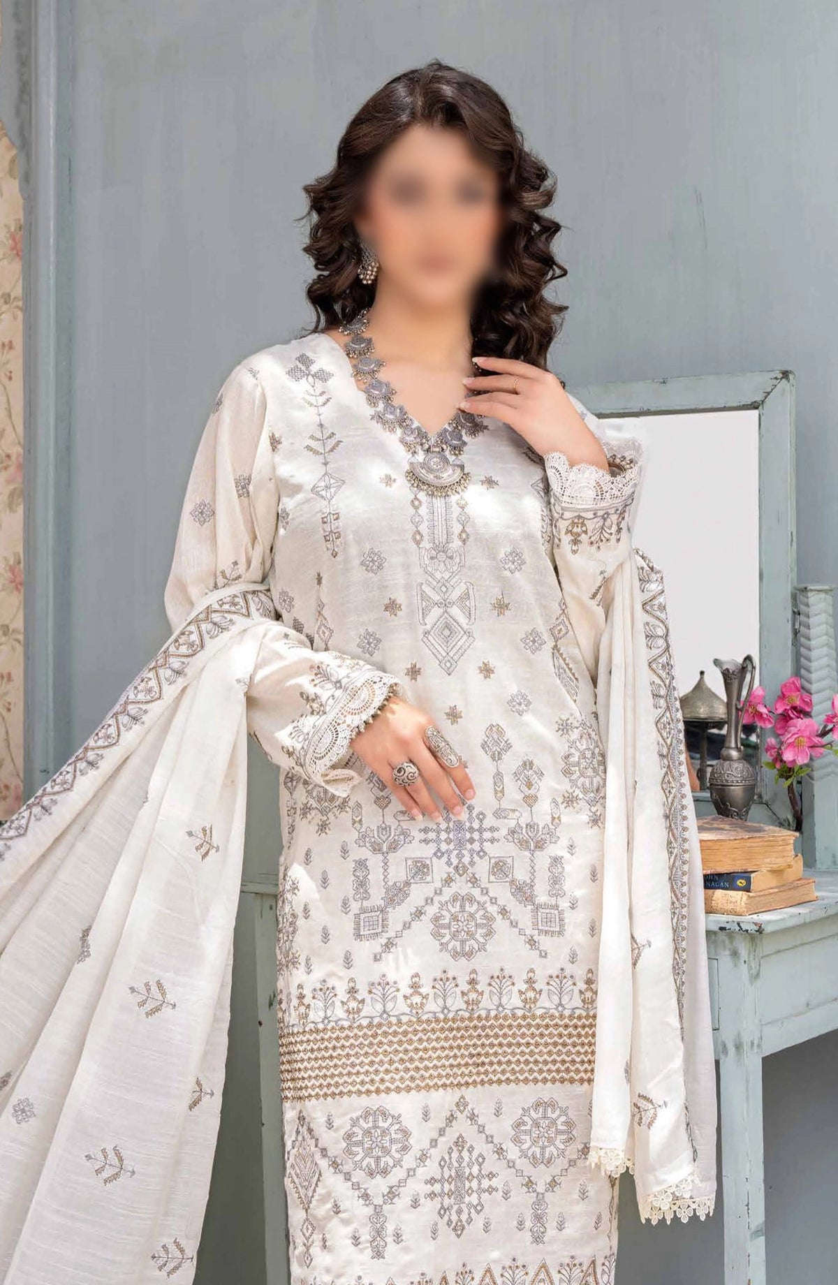 Aghaaz Luxury Karandi Embroidered Collection By Riaz Arts - Design 01