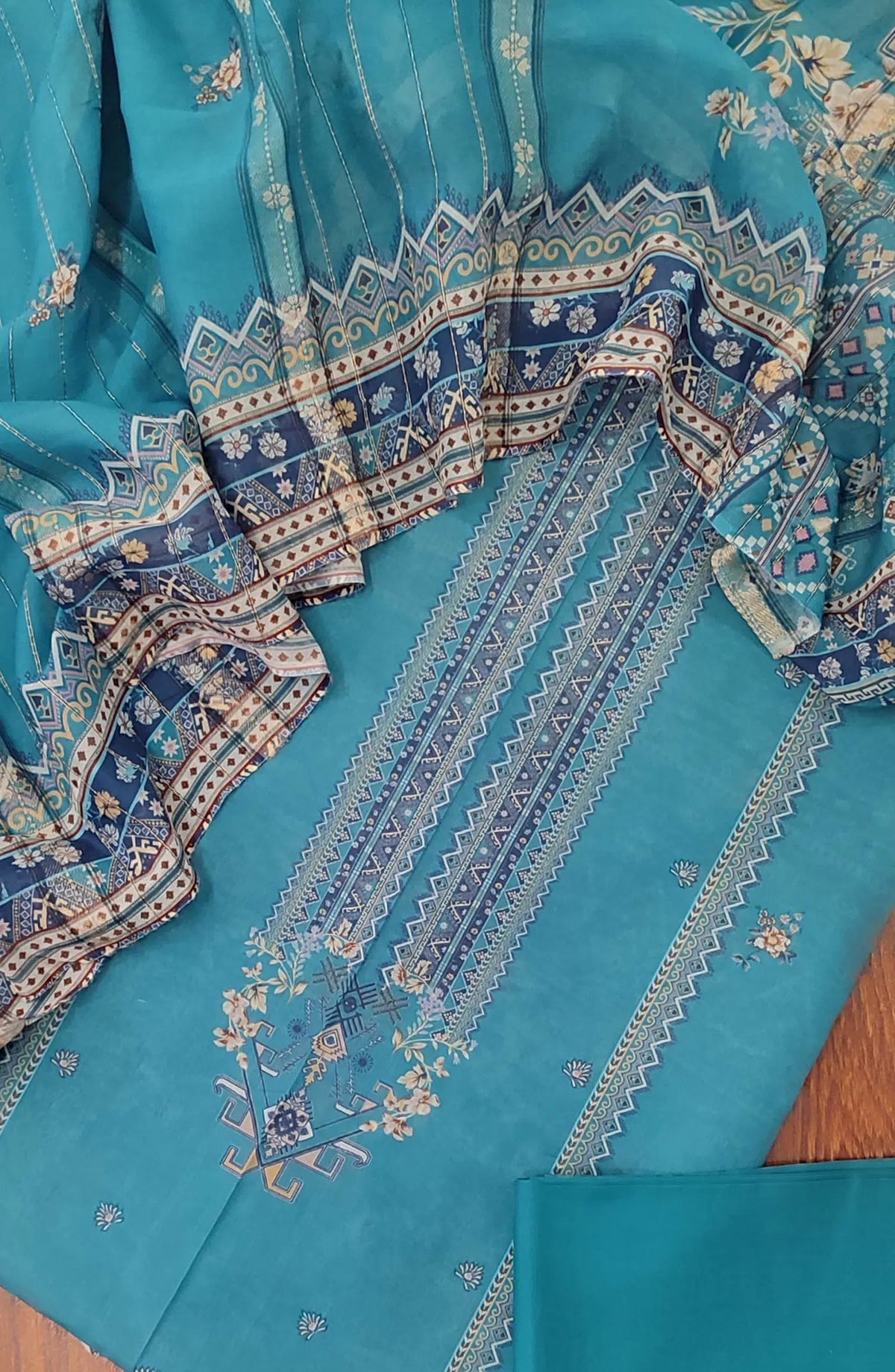 Classic Printed Lawn 3 Pcs Collection with Tilla Dupatta - Design 02