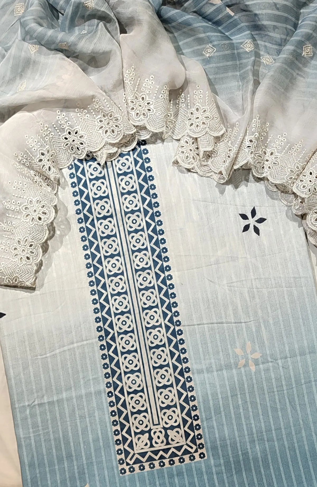 Unstitch Exclusive Printed Lawn Collection 2024 With Schiffli Duaptta By Amna Khadija - Design 02