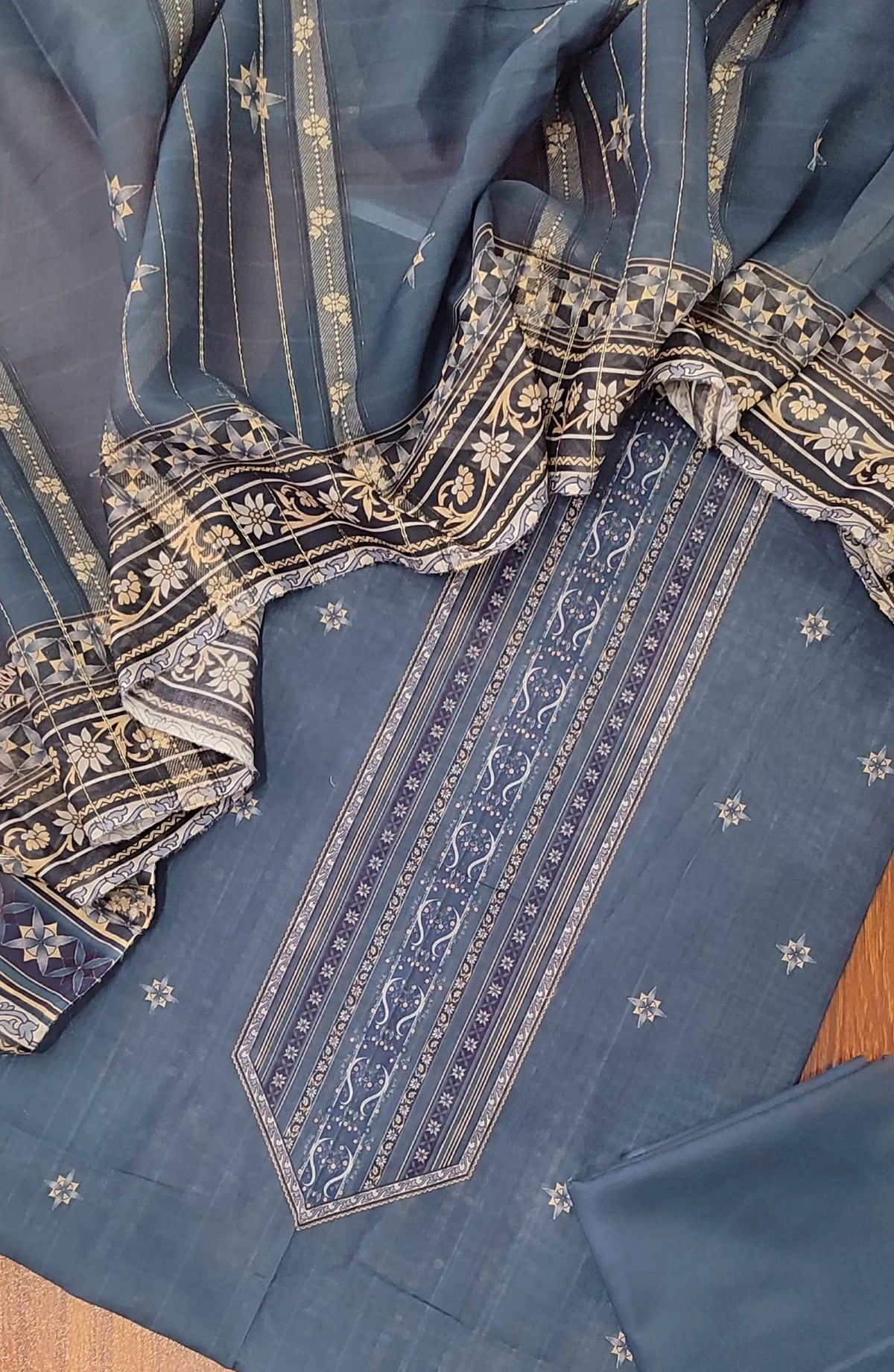 Classic Printed Lawn 3 Pcs Collection with Tilla Dupatta - Design 03