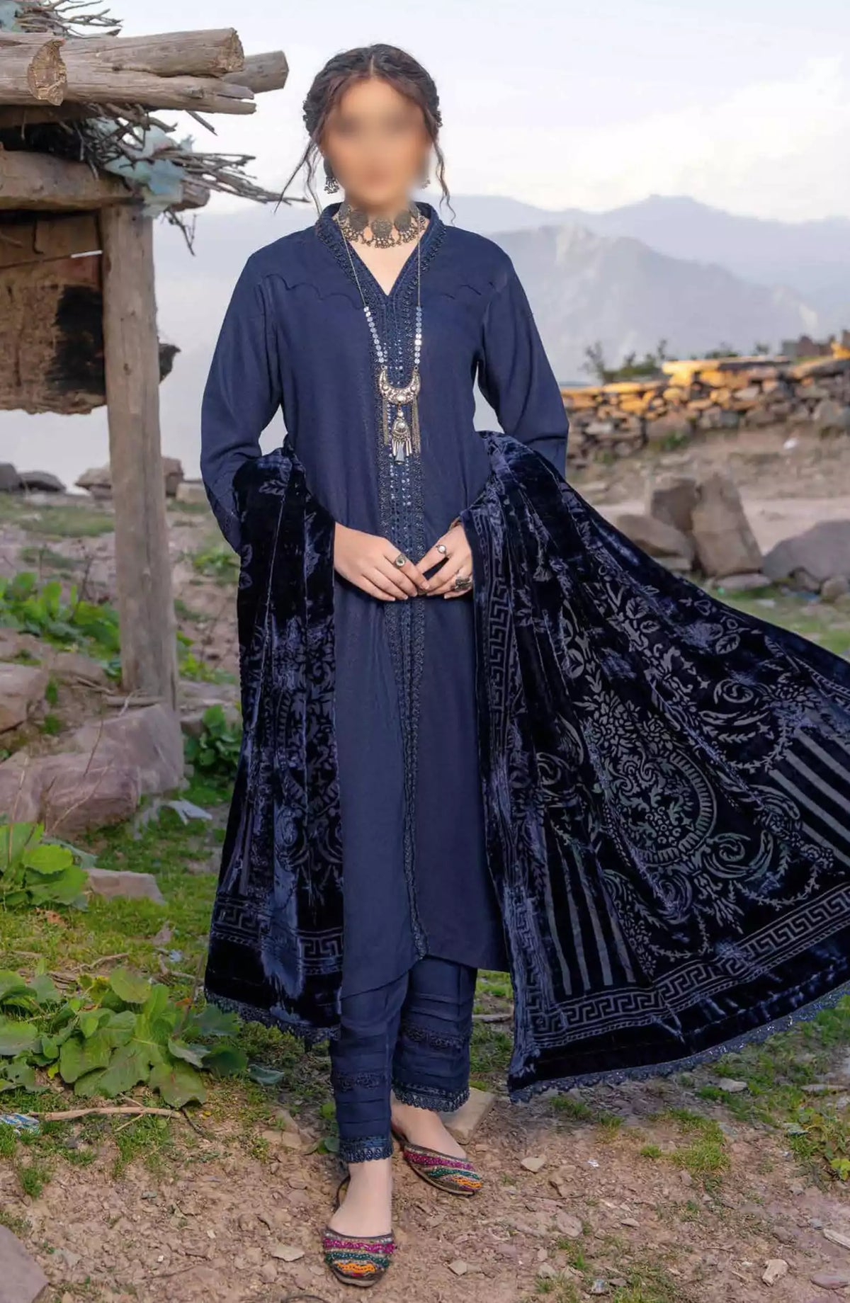 Insia Luxury Winter Zari Wool Collection By Riaz Arts - Design 04