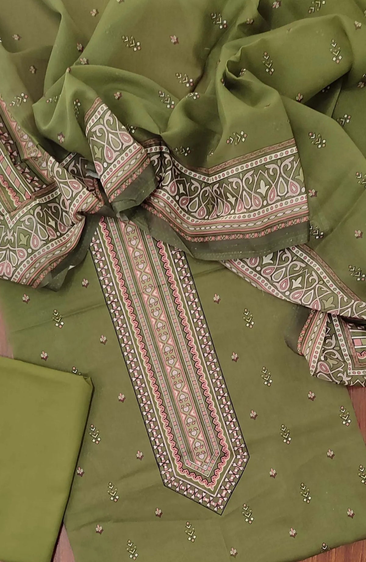 Printed Lawn 3Pcs with Voile Dupatta Collection - -Design-04
